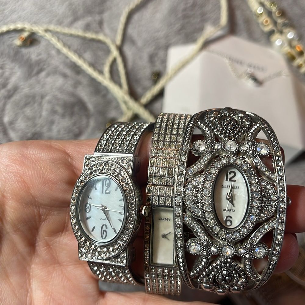 Watch and jewelry random bundle - Picture 5 of 7